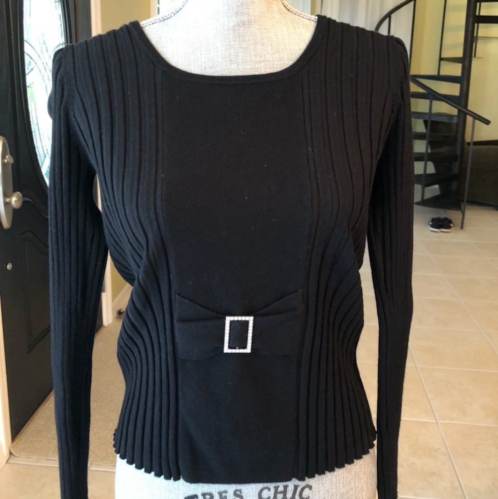 Long sleeve form fitting shirt
